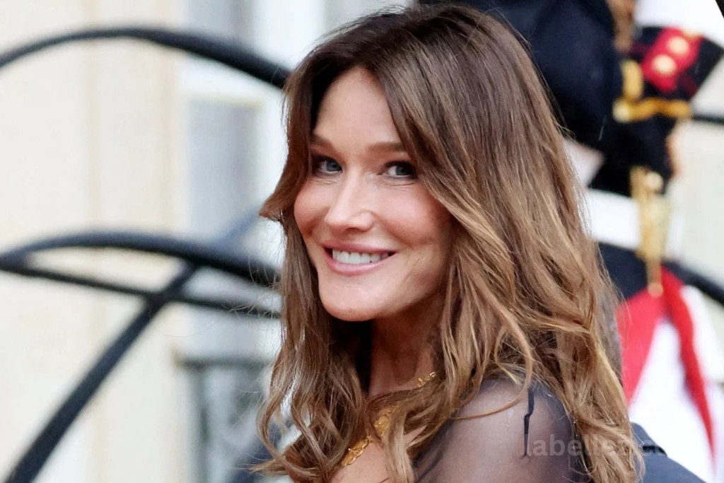 Carla Bruni retrouve un ancien proche lors du Longines Paris Eiffel Jumping